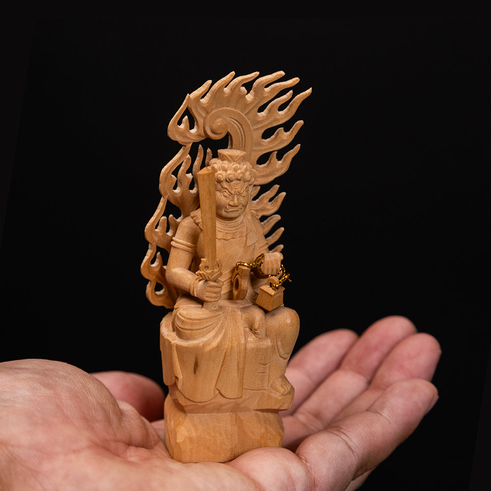 【総高11cm】不動明王 座像 木彫り 樹種：柘植 / お不動様 置物 縁起物 ※画像現品像の発送です