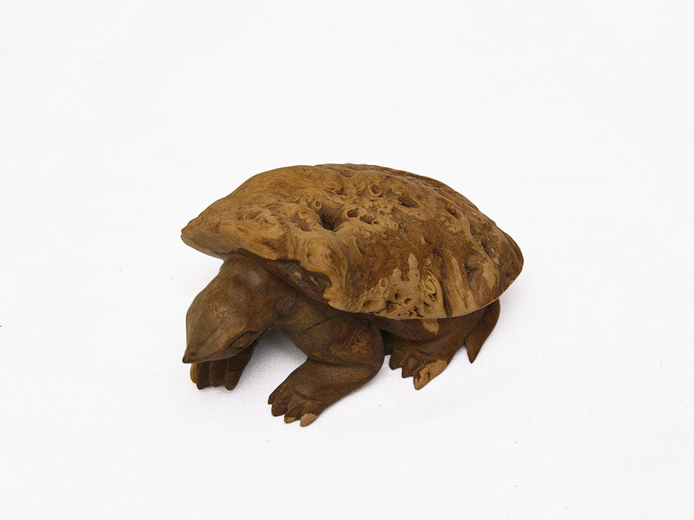 【総高6cm】木彫り 亀  樹種：硬質材（不明） /  かめ 置物 縁起物 ※画像現品像の発送です