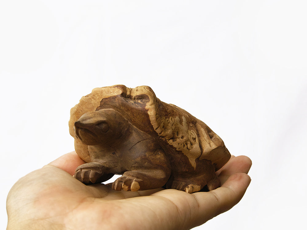【総高6cm】木彫り 亀  樹種：硬質材（不明） /  かめ 置物 縁起物 ※画像現品像の発送です
