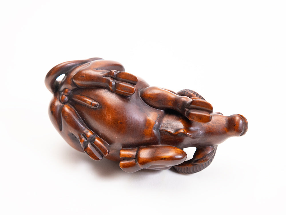 【総高6cm】木彫り 臥牛  樹種：柘植 /  牛 水牛 置物 縁起物 ※画像現品像の発送です