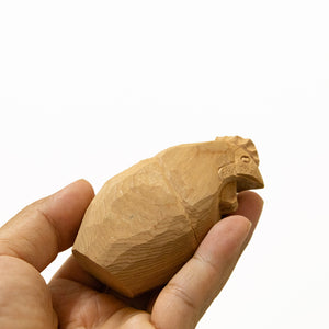 【総高8cm】木彫り にわとり  樹種：屋久杉 / 鳥 鶏  置物 縁起物 ※画像現品像の発送です