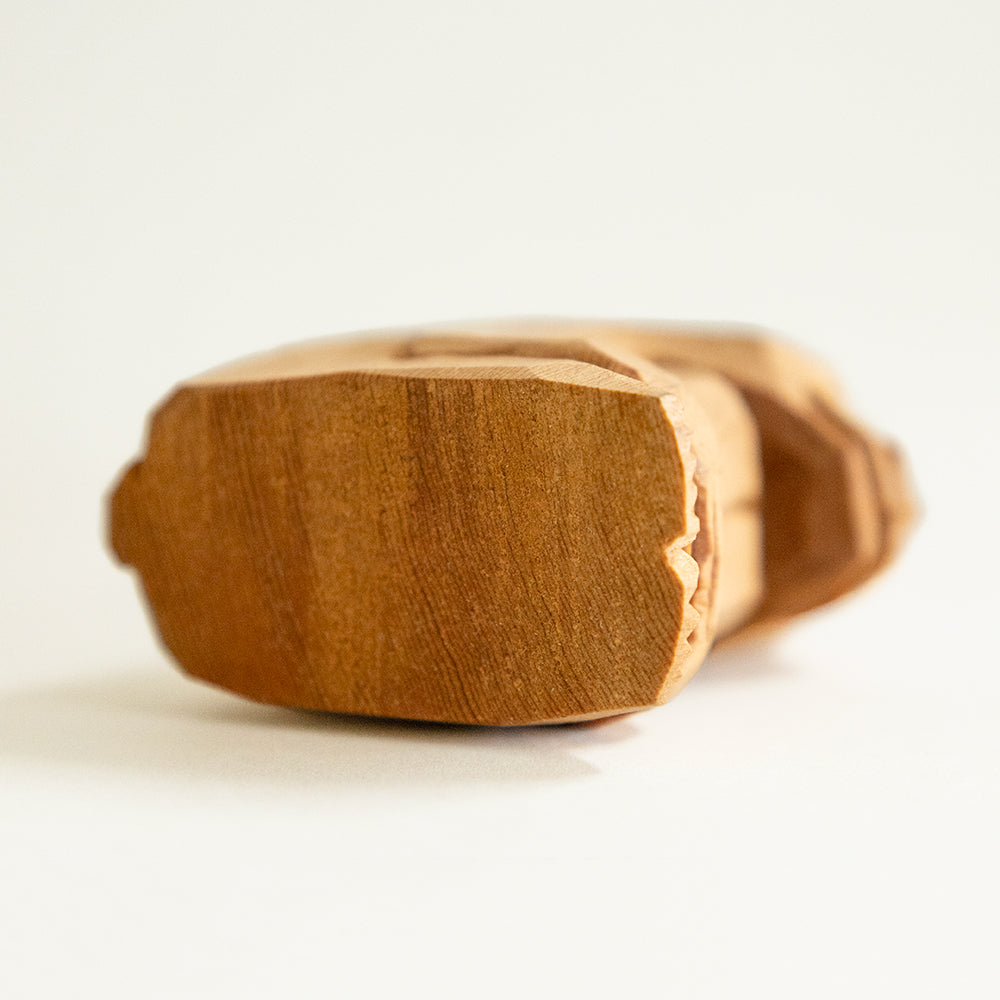 【総高7cm】木彫り 猿  樹種：屋久杉 / 干支 申  置物 縁起物 ※画像現品像の発送です