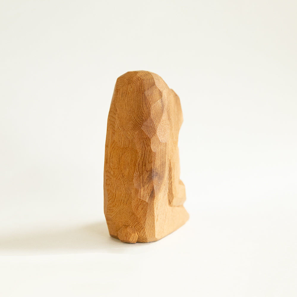 【総高7cm】木彫り 猿  樹種：屋久杉 / 干支 申  置物 縁起物 ※画像現品像の発送です