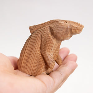 【総高7cm】木彫り うさぎ  樹種：屋久杉 / 干支 兎  置物 縁起物 ※画像現品像の発送です